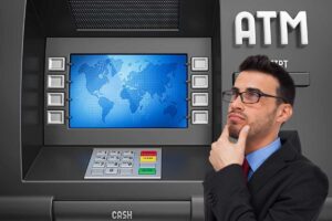 bancomat e uomo pensieroso