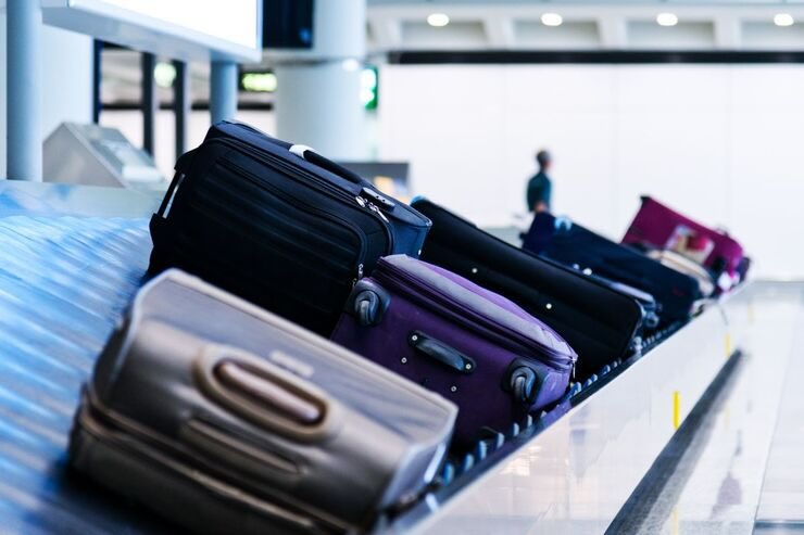 Bagagli sul rullo in aeroporto