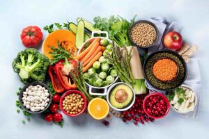 Alimenti dieta vegana, frutta, verdura, cereali, semi oleosi